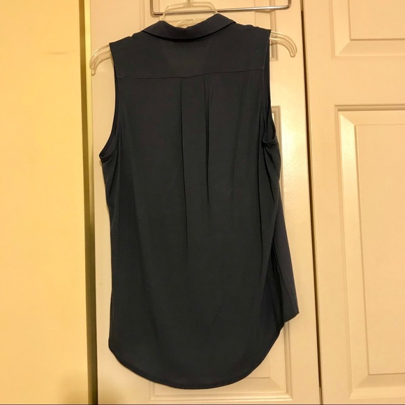 Blue LOFT sleeveless blouse with pockets - Picture 3 of 3